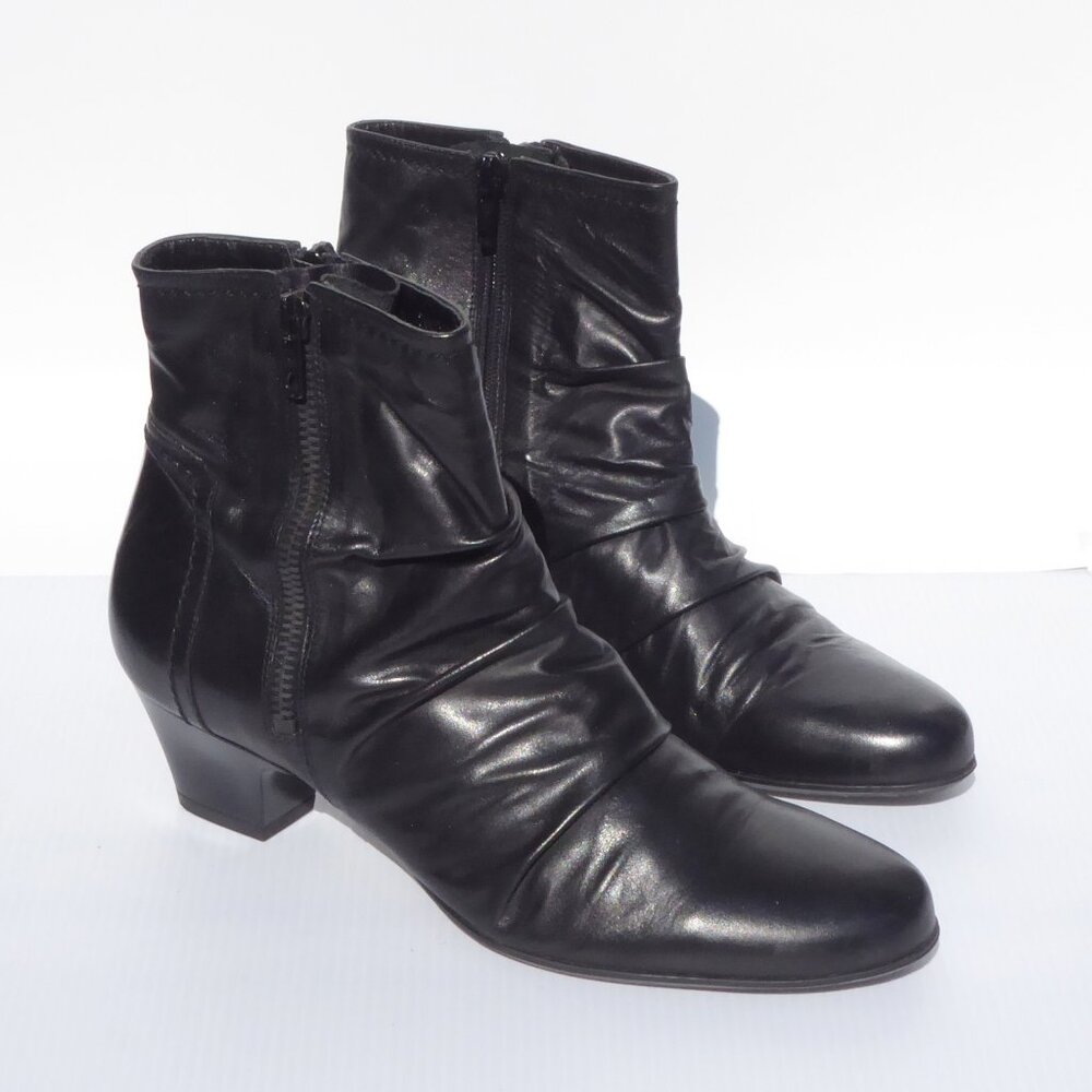 Clarks artisan black leather ruched ankle zipper boots gently worn women's sz 8